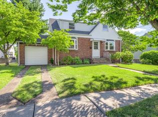36 South Dr, Rochelle Park, NJ 07662