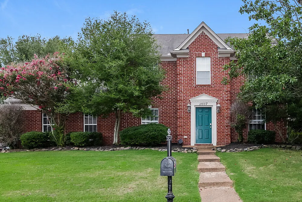 4 bed, 2.5 bath, 2187 sqft, $2,105 — Photo 1