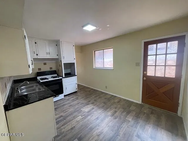 3031 Van Buren Ave — Photo 11