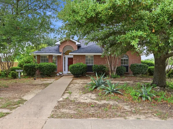 921 High Point Dr, Midlothian, TX 76065