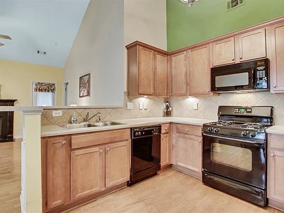 4th image of 438 Mountain View Ln