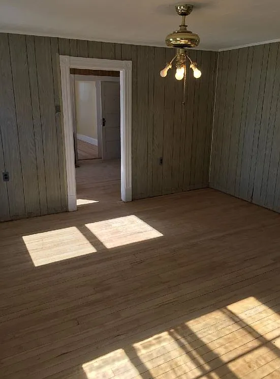 5 bed, $2,300 — Photo 2
