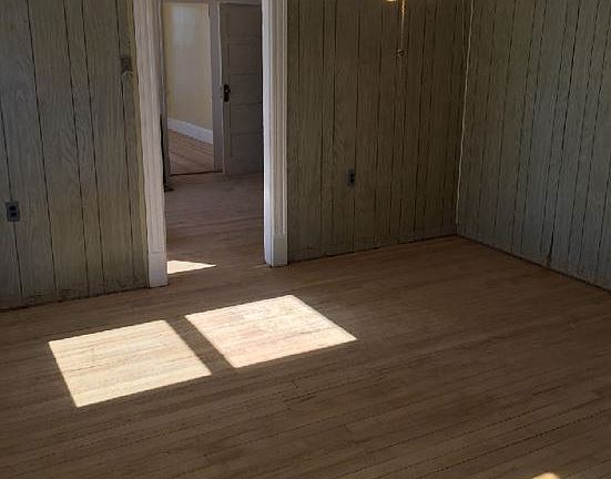 2nd image of 435 Lincoln St #1