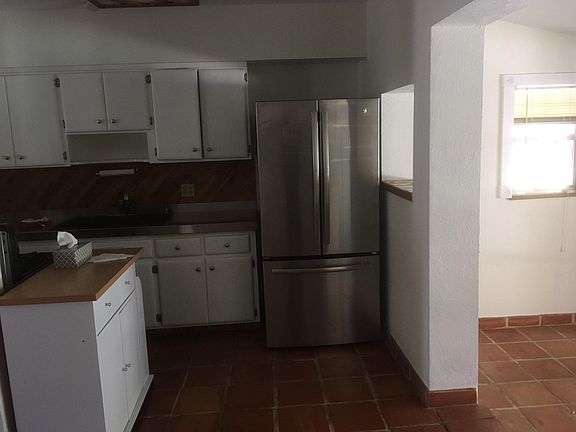 5th image of 1545 SW 25th Ave