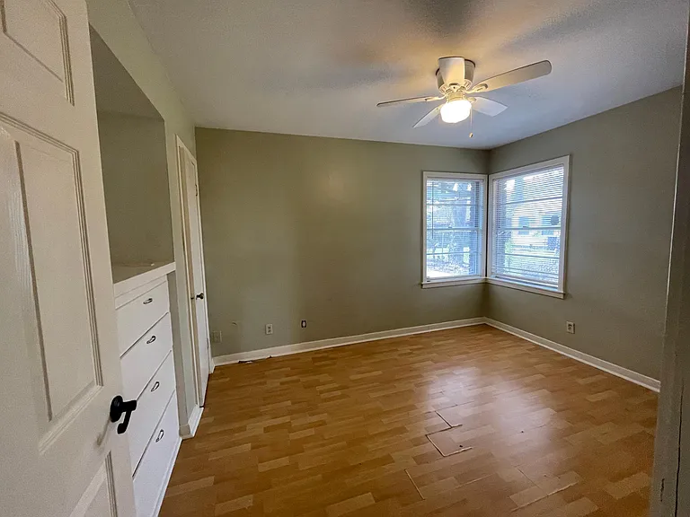 7906 Pecan Villas Dr — Photo 6