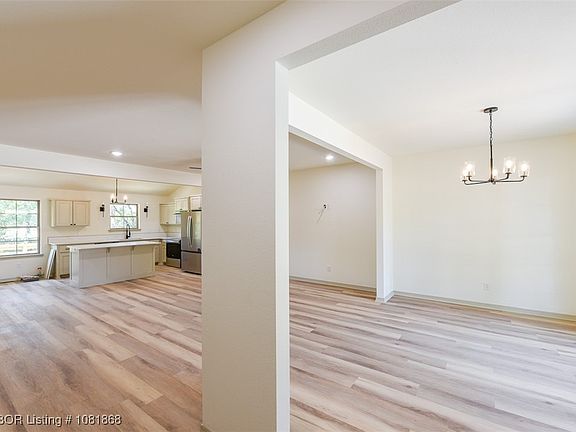 5th image of 1519 N Hills Blvd