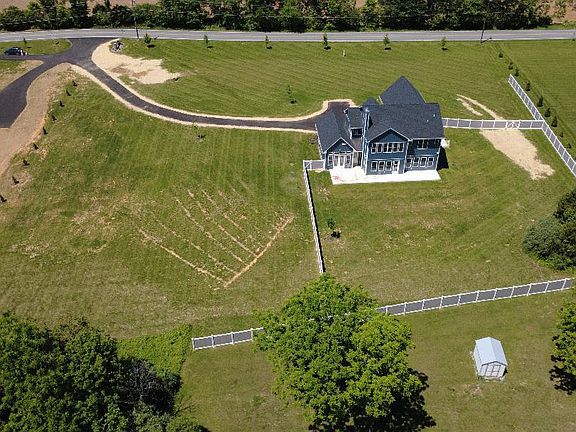 4th image of 11 Maple Hill Ln
