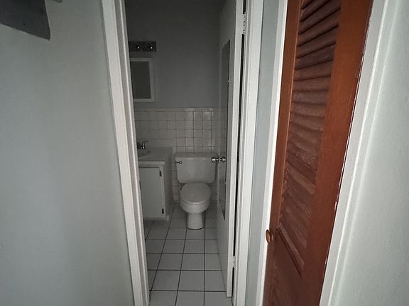 2nd image of 1578 NE 33rd St #S