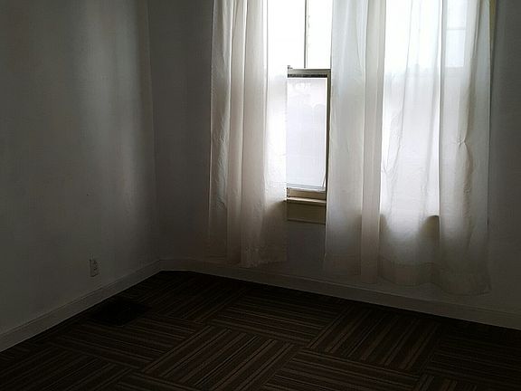 5th image of 215 E Main St