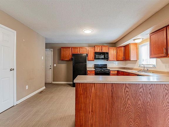 2nd image of 15527 Fox Plains Dr