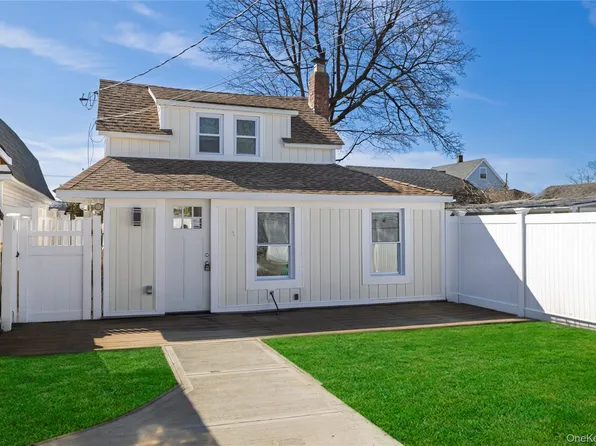 237 Porterfield Pl, Freeport, NY 11520