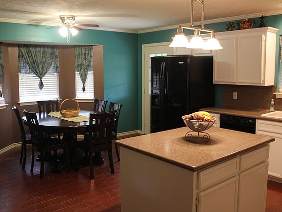 5th image of 416 Carriage Ln