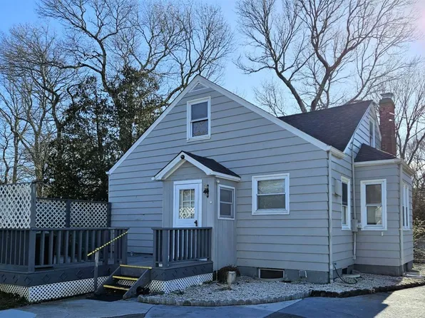 765 Sigsbee Rd, Laurel, NY 11948