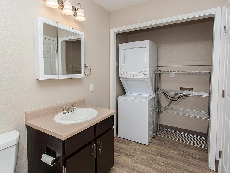 530 Moran St #C — Photo 11
