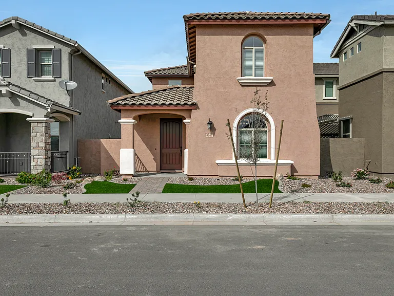 4242 E Bethena St — Photo 2