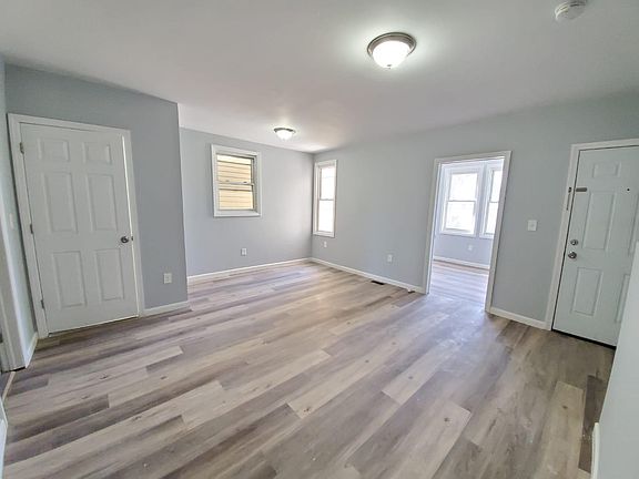 4th image of 225 New St #1H