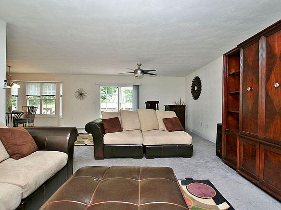 4th image of 74 Montgomery Farms Ave