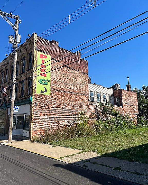2nd image of 314 Helen St #11