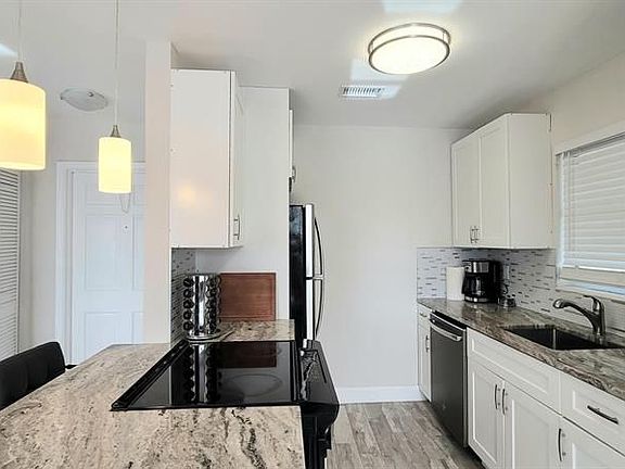 4th image of 115 SW 1st Ave APT 10
