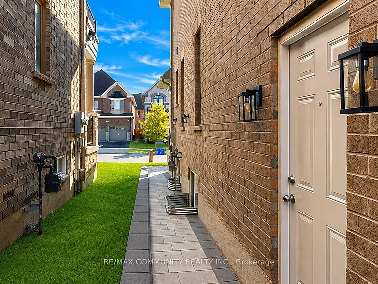 8 Capstan Ct #BASEMENT — Photo 2