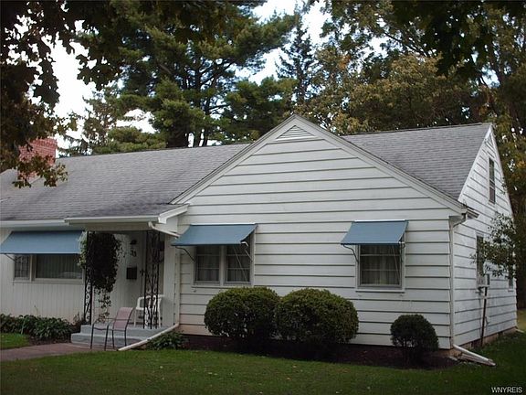 4th image of 33 Memorial Dr