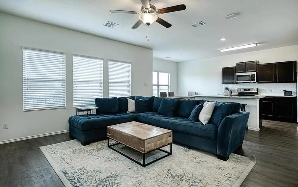 3 bed, 2.5 bath, 1680 sqft, $1,800 — Photo 2