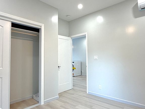 5th image of 3323 Castle St #A