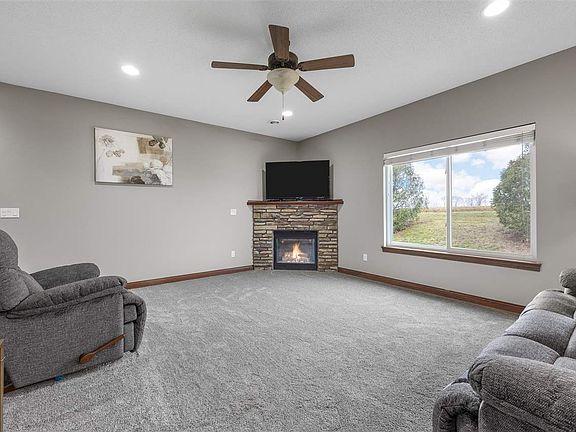 5th image of 1834 Goose Lake Cir