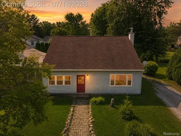 20301 Huron River Dr, Rockwood, MI 48173