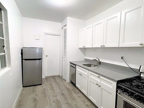 5th image of 215 E 88th St #3DD