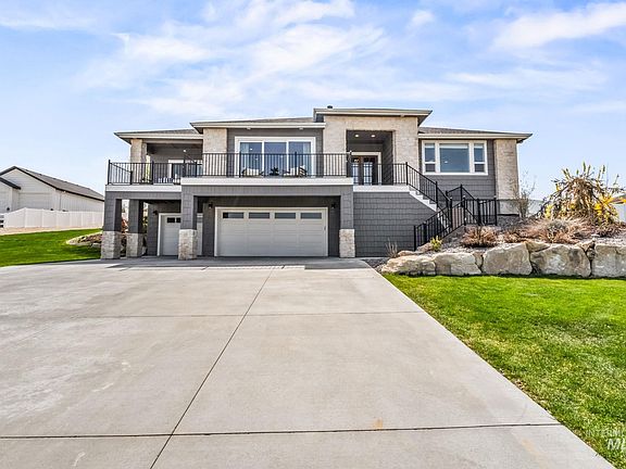 3rd image of 8087 Stella Ct