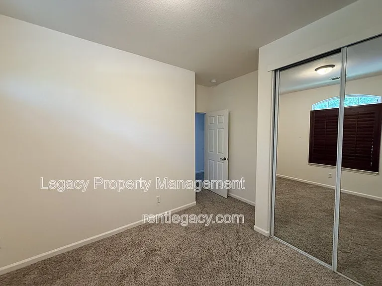 10230 Canadeo Cir — Photo 23