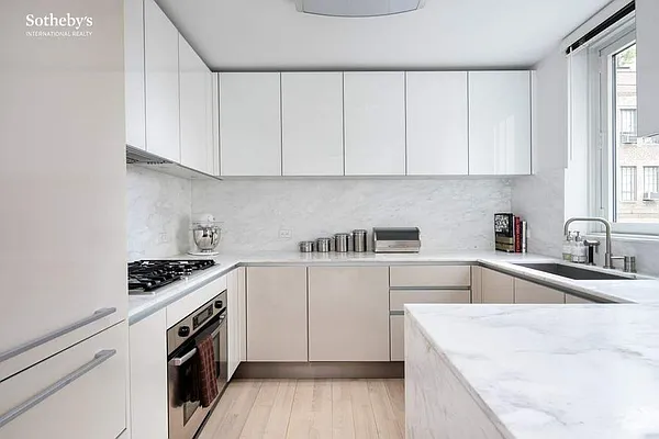 Sold by Sotheby's International Realty | media 4