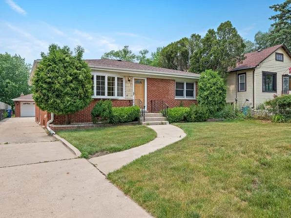 706 S Monterey Ave, Villa Park, IL 60181