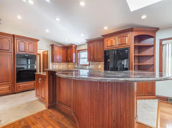 1528 Sunset Dr, Poplar Bluff, MO 63901