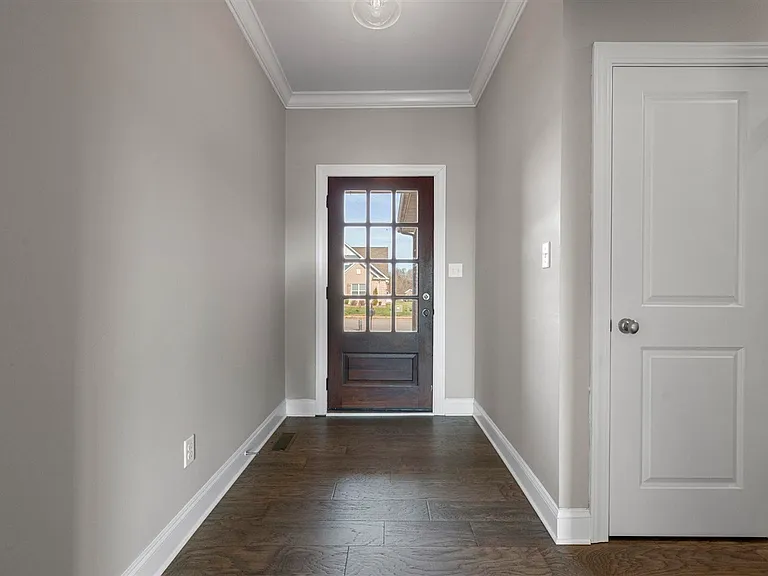 457 Adalynn Cir — Photo 2