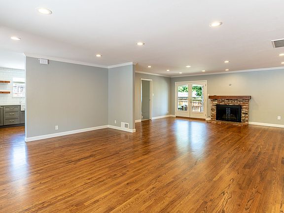 5th image of 820 Claremont Dr