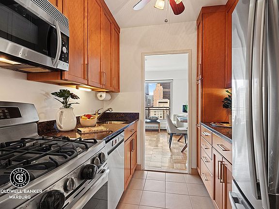 4th image of 400 E 56th St APT 37C
