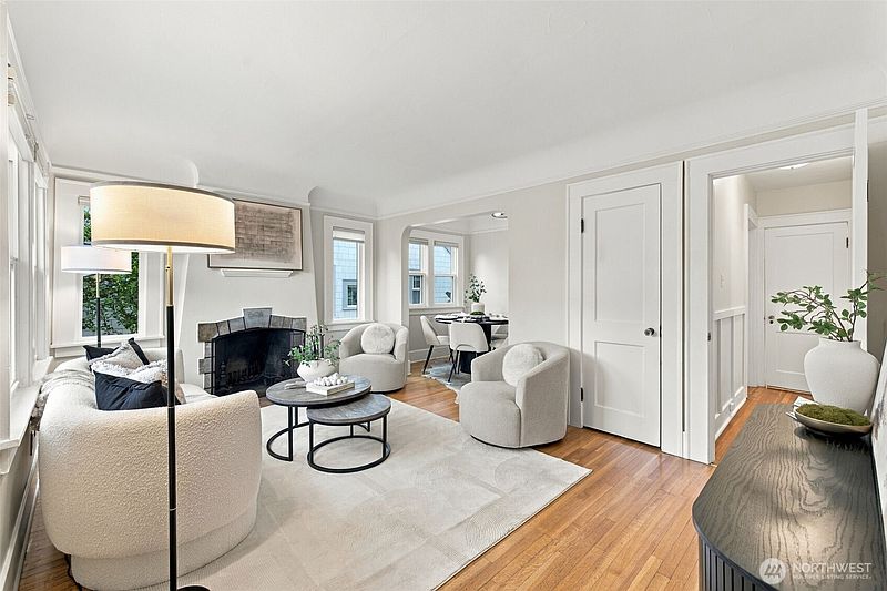 3rd image of 6043 37th Avenue NE