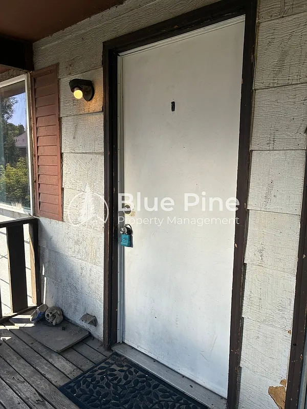 2 bed, 1.0 bath, 750 sqft, $725 — Photo 2