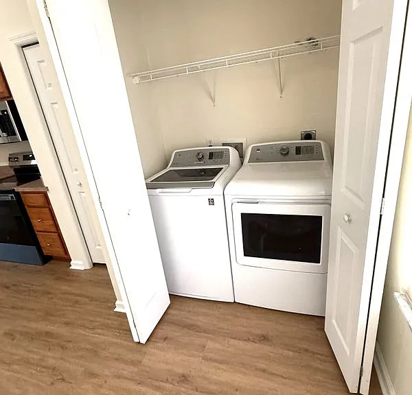 1111 SW Yorktown Gln — Photo 8
