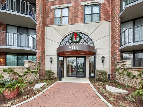509 Aurora Ave Unit 507, Naperville, IL 60540