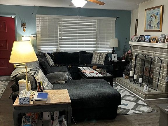 3rd image of 702 Speer St