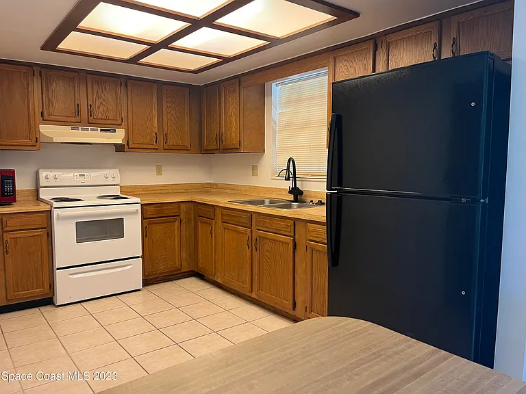 814 Poinciana St — Photo 3