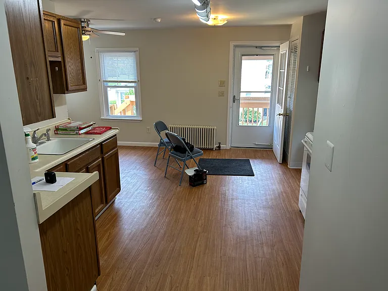 376 S Main St — Photo 3