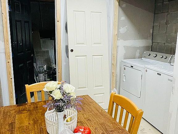 2nd bedroom & laundry