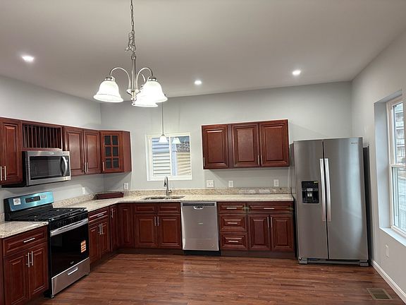 2nd image of 184 Avenue C Floor 1