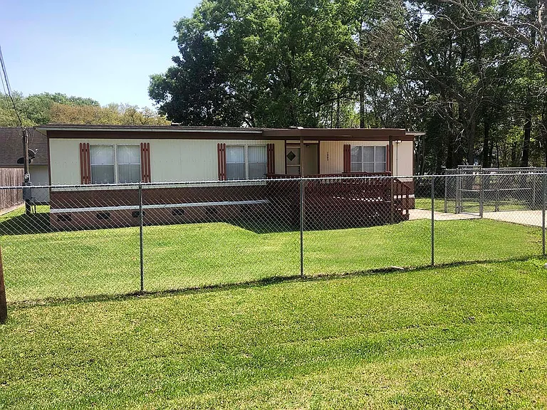 Front of home fully fenced
.