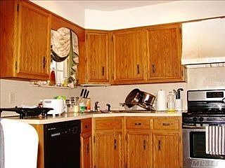 4th image of 677 Walter St