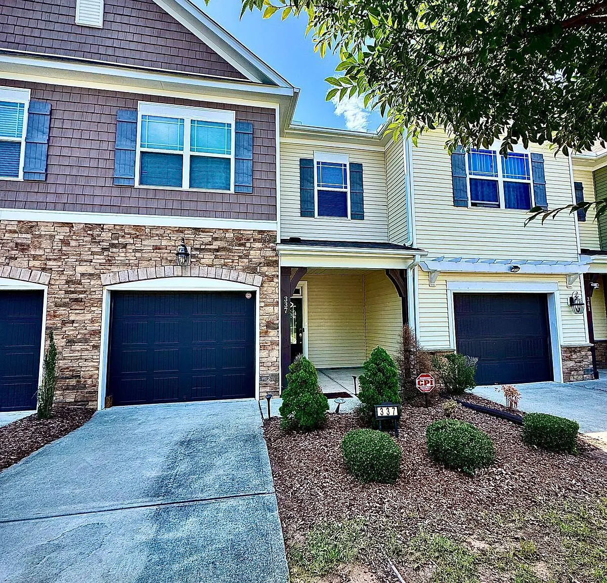 3 bed, 2.5 bath, 1650 sqft, $2,000 — Photo 1